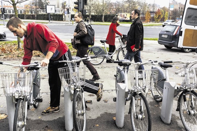 Trenutno je v mrežo sistema Bicikelj vključenih 36 postajališč, na ljubljanski mestni občini pa v sodelovanju z Europlakatom...