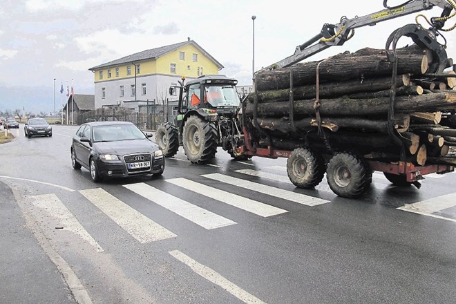 Prehod, kjer si krajani in učitelji zaman prizadevajo za semafor.