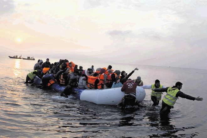 V Evropo prek Grčije prihaja manj migrantov, a to se, če Ankara ne bo zadovoljna,  lahko spremeni čez noč.