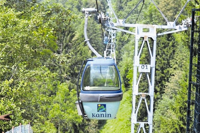 Kabine dostavne žičnice na Kanin še vedno ne vozijo turistov, ker nimajo uporabnega dovoljenja.