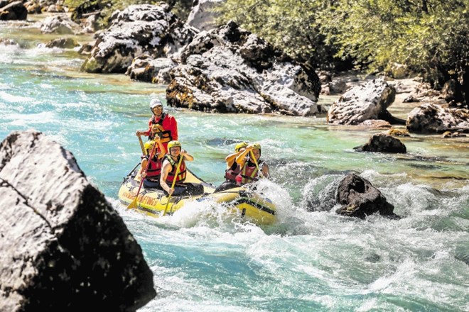 Kljub rekordnemu obisku turistov Slovenija še vedno zaostaja za načrtovanim trimilijardnim zaslužkom od tujskega turizma.