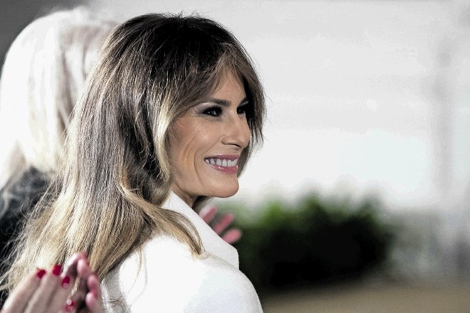 Melania Trump menda sploh ni kegljala, ker ni hotela sezuti čevljev z visoko peto.