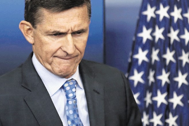 Trumpov svetovalec za državno varnost Michael Flynn, ko je na začetku  februarja še podajal dnevna poročila v Beli hiši.