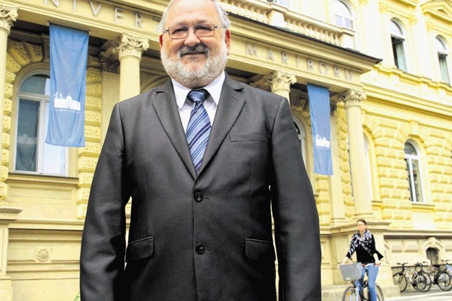 Rektor mariborske univerze Igor Tičar je  dejal, da opozorila ministrstva razume kot »ljubiteljske dopise«, ki jim ni treba...