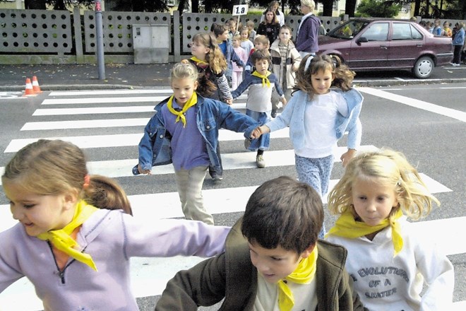 »Starši, ki si denarja za šolske potrebščine ne morejo niti sposoditi,  mnogokrat preprosto ne plačajo  življenjskih...