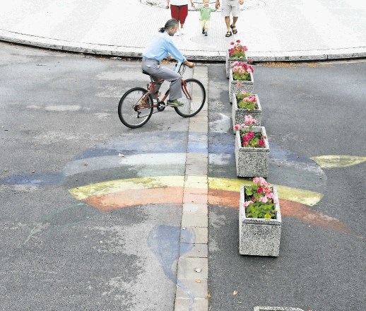 Skupni trg Evropa med Novo Gorico in Gorico simbolično povezuje dve mesti, ki želita seči po nazivu evropske prestolnice...