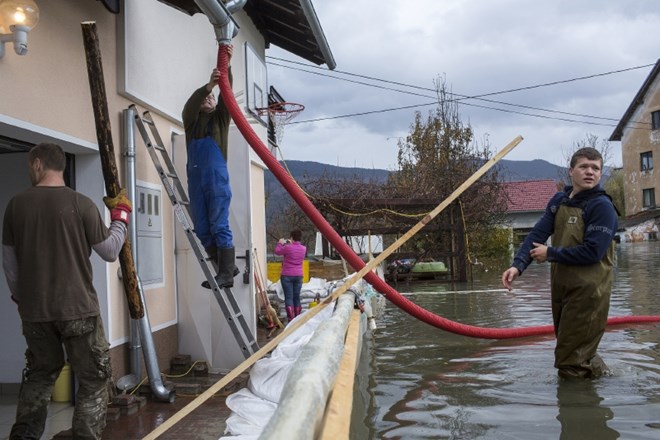 Jesensko deževje prinaša s seboj tudi poplave: kako se jim zoperstaviti  