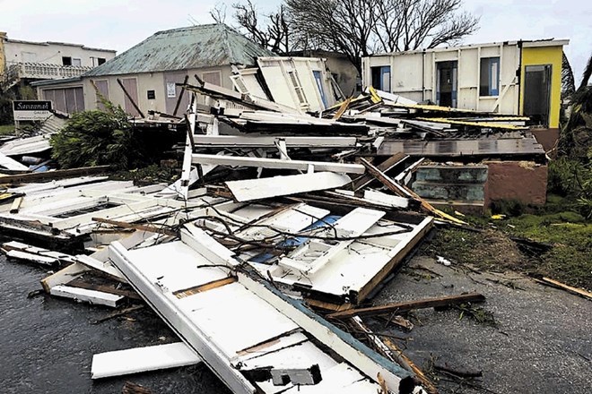 Otok Angvila je eno od britanskih ozemelj v Karibskem morju, ki jih je prizadel orkan Irma. Domačini trdijo, da je pomoč iz...