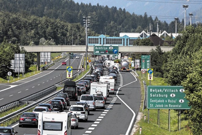 Poostreni mejni nadzor v schengenskem območju se utegne nadaljevati še v leto 2018.