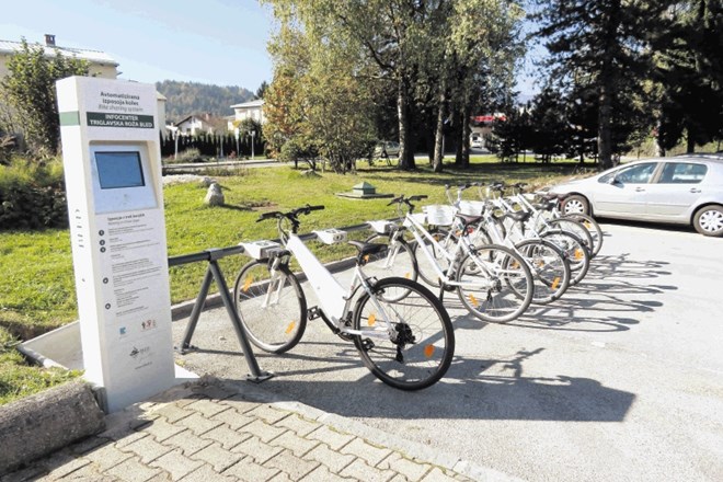 Okoli 40 rednih uporabnikov, predvsem domačinov, so na Bledu našteli v prvih nekaj tednih delovanja sistema za izposojo...