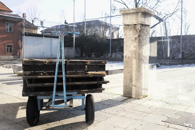 V Križankah bodo obnovili konstrukcijo pomične platnene strehe nad poletnim gledališčem in uničeno platno nadomestili z...