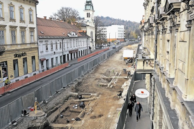 Komunalno infrastrukturo in cestišče na Gosposvetski cesti bosta prenavljali družbi KPL in Hidrotehnik. Občina jima bo za...