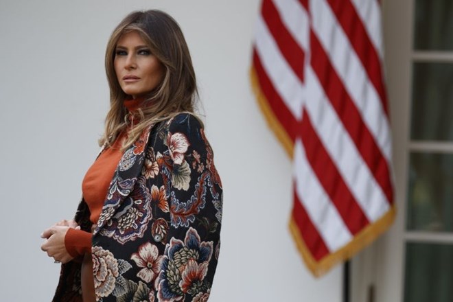 Revija Suzy se je Melanii Trump opravičila zaradi pisanja, da je bila spremljevalka  