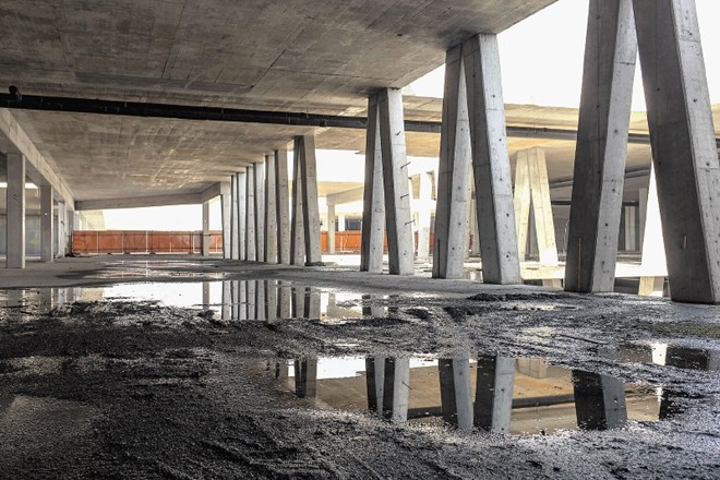 V družbi Rastoder pravijo, da že postavljajo sistem trženja za še nedokončano nakupovalno središče v Stožicah in da se tudi...