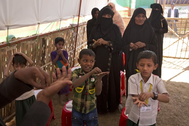 Begunci manjšine Rohinga v kampu v Bangladešu