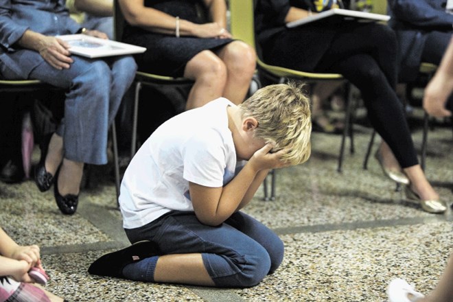 Psihologinja Tina Pušnik pravi, da je več fizičnega nasilja  na osnovnih kot srednjih šolah.