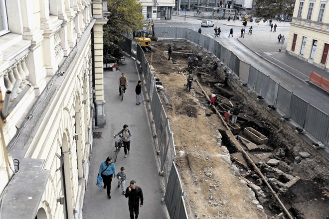 V sklopu izkopavanj so odkrili kar 180 antičnih grobov, od tega  je bilo  25 sarkofagov.