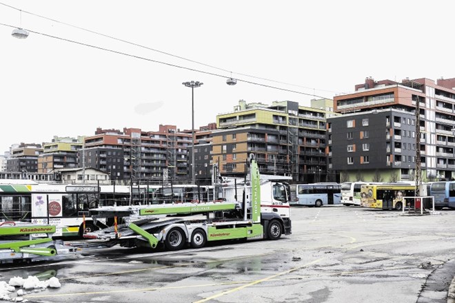 Nedeljski večeri so za stanovalce Celovških dvorov in blokov ob Litostrojski cesti predvsem pozimi nočna mora, saj...