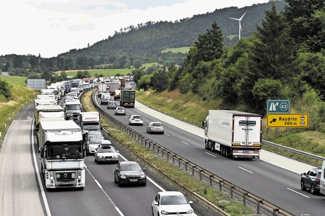 Lani so zaradi obnovitvenih del na avtocesti in viaduktu Ravbarkomanda nastajali zastoji.