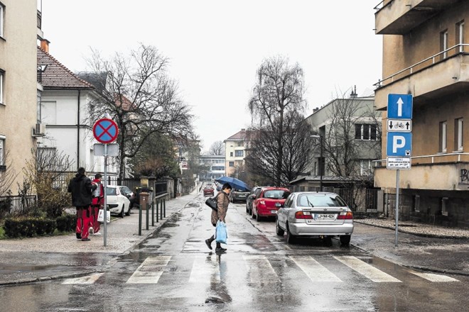 Prenovo vodovoda, kanalizacije in cestišča na Livarski ulici bo družba Hidrotehnik morala končati v 90 dneh.