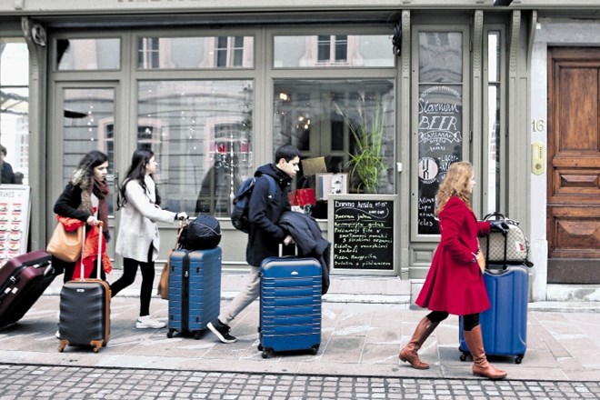 V Ljubljani so lani našteli dobrih 1,4 milijona nočitev, kar je naneslo več kot 1,6 milijona evrov turistične takse, pri...