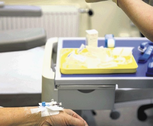 Hematološki bolniki so zaradi  prenatrpanih prostorov v ljubljanskem UKC vedno znova v strahu.