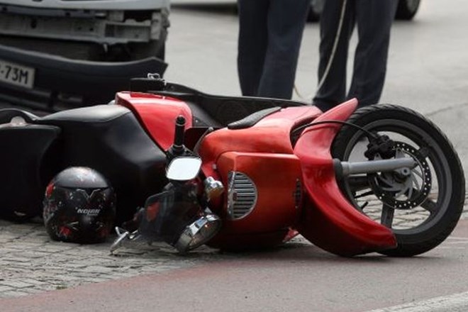 Mladi motorist je umrl že na kraju nesreče. Fotografija je simbolična.