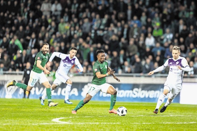 Prvenstveni derbiji so se v letošnji sezoni končali z eno zmago Maribora (1:0) in dvema neodločenima izidoma (0:0, 1:1). V...