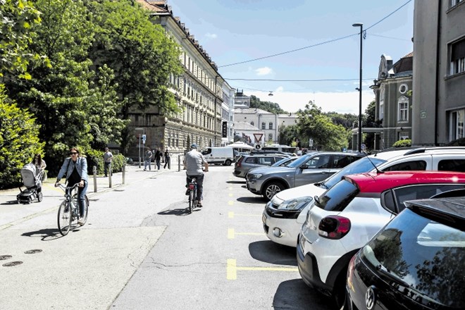 Izbrani gradbinec bo moral Erjavčevo cesto med Prešernovo in Slovensko cesto prenoviti  v nekaj manj kot desetih mesecih od...