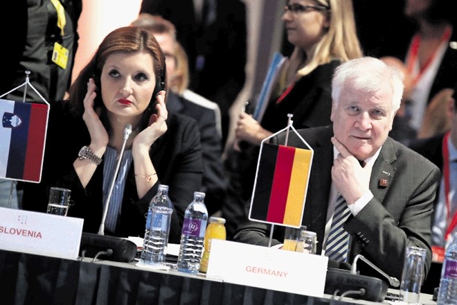 Nemčija (na fotografiji notranji minister Horst Seehofer) si po  besedah Vesne Györkös Žnidar prizadeva za hitrejše vračanje...