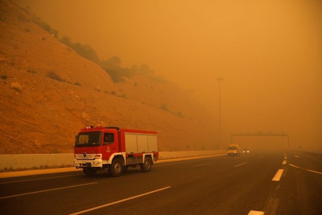 Požarom v Grčiji morda sledijo poplave.