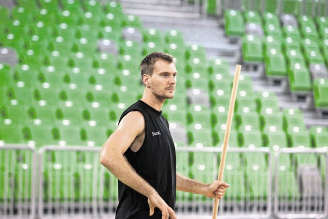 Zoran Dragić računa, da se bo na parket vrnil konec novembra.