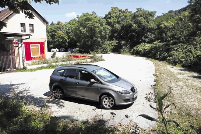 Družba Čelebić hoče na zemljiščih ob Roški cesti, ki jih je kupila od ministrstva za izobraževanje in družbe Rastoder,...