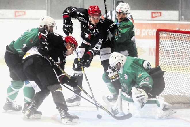 Olimpija je na začetku sezone v boljši formi kot Jesenice.