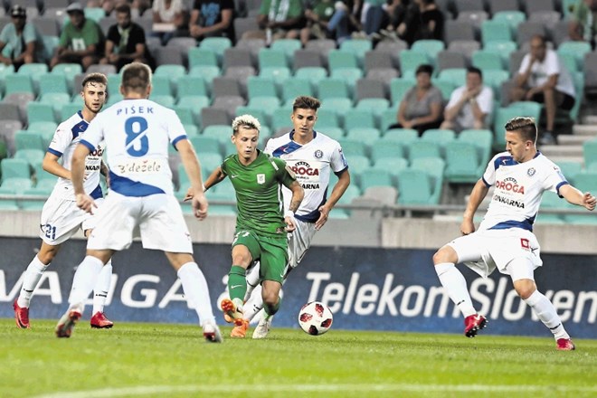 Celje (v belih majicah) je za Olimpijo eden najzahtevnejših tekmecev v ligi. Ljubljančani na gostovanju ob Savinji niso...