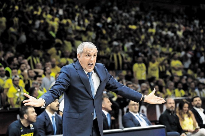 Trener Fenerbahčeja Željko Obradović pravi, da si njegovo moštvo zasluži polne tribune na domačih tekmah.