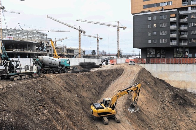 Začetek gradnje dveh 21-nadstropnih stolpnic med Celovško cesto in Celovškimi dvori tamkajšnje stanovalce navdaja s skrbmi.