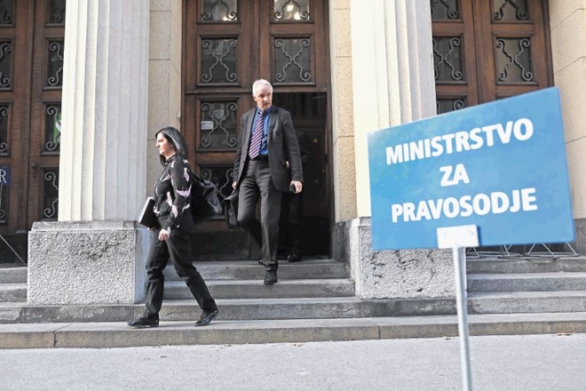 Če so po pobegu iz koprskega zapora, ki je močno odmeval v javnosti, na pravosodnem ministrstvu generalnega direktorja URSIKS...