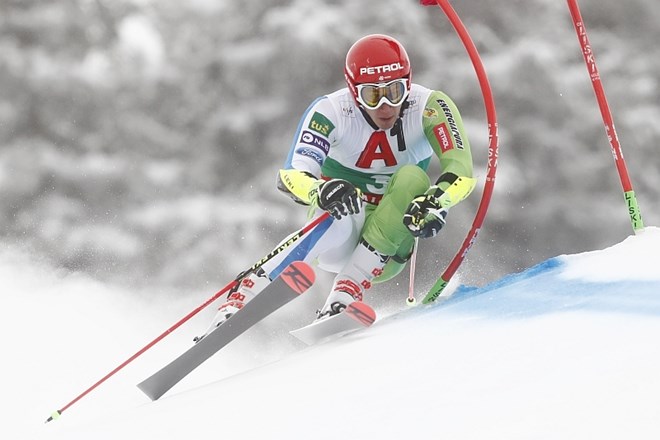 Kristoffersen za štiri stotinke premagal Hirscherja, Kranjec v Banskem peti