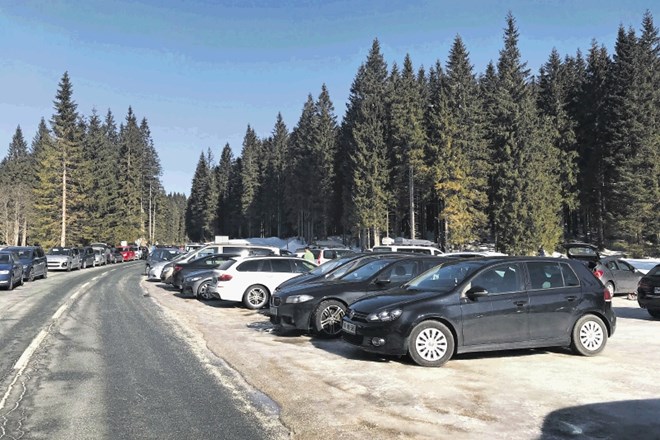 Na najbolj obleganih in ranljivih območjih v TNP bodo uvedli 19 mirnih območij, med drugim na Pokljuki. Vsako od njih bo...