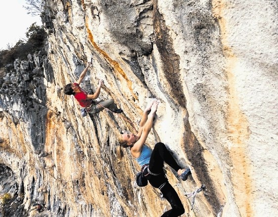 V osveženem vodniku Kraški rob je opisanih 20 plezališč z več kot 2600 smermi.