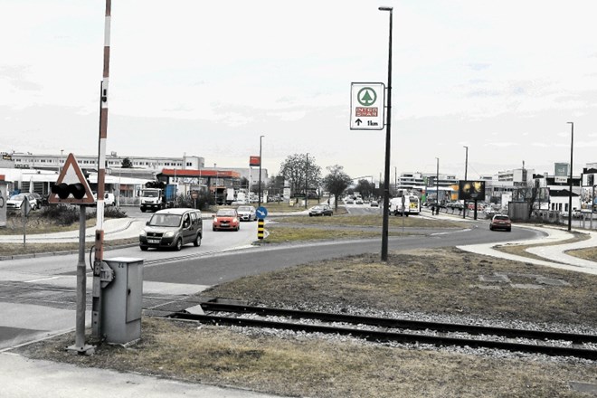 Tako kot na že prenovljenem delu bo tudi zadnji odsek Letališke ceste od križišča z Bratislavsko do vzhodne obvoznice občina...