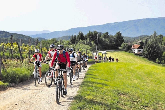 Kolesarski navdušenci se bodo 2. junija že desetič zbrali na eni od najbolj zabavnih množičnih kolesarskih prireditev AJM...