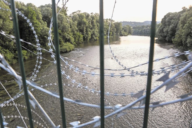 Po mnenju dr. Veronike Bajt z Mirovnega inštituta je eden izmed  ključnih dejavnikov, da prihaja do  idej o vaških stražah,...