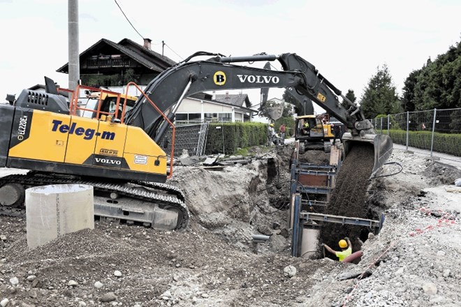 Čeprav je ljubljanska občina investitorica naročenih gradbenih del, zaradi katere je zaprt del Šmartinske ceste v Sneberjah,...