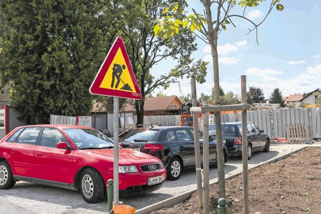 Parkirišče pri pokopališču Polje, ki je trenutno zaradi širitve pokopališča zasedeno z gradbeno mehanizacijo, bo po novem...