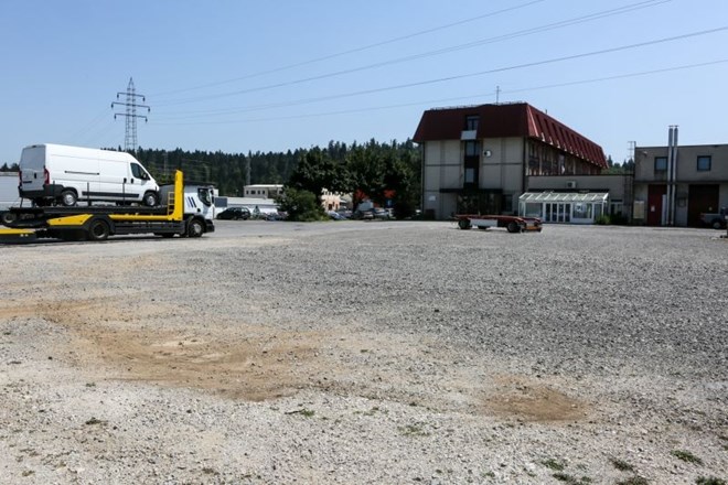 V preiskavi glede preprodaje zemljišča za Lonstroffovo tovarno nov osumljenec