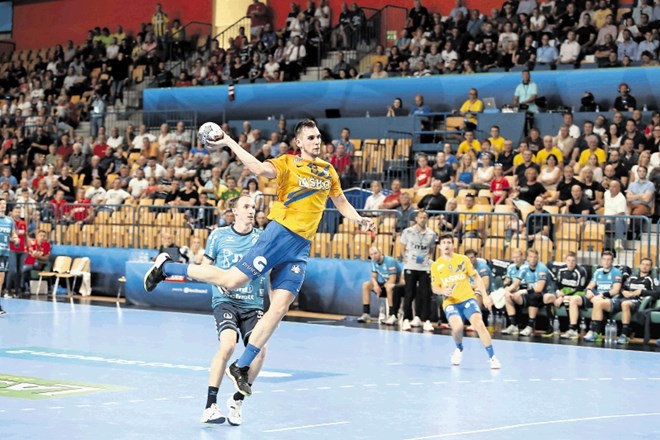 Josip Šarac (z žogo) v zadnjih dneh ni treniral zaradi poškodbe brade in treh šivov, a naj bi bil nared za Aalborg.