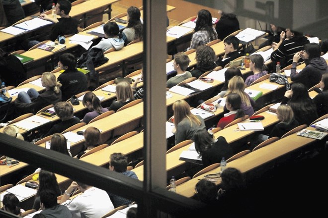 Kandidate za pravosodne funkcije in poklice naj bi po novem nabrali na podlagi javnega poziva, ki bi bil  usklajen s...