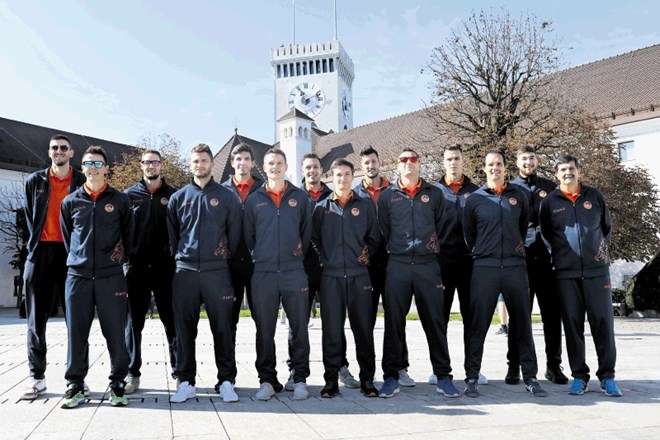 Igralci in strokovno vodstvo ACH Volleyja bodo v tej sezoni naskakovali končno zmago v treh tekmovanjih.